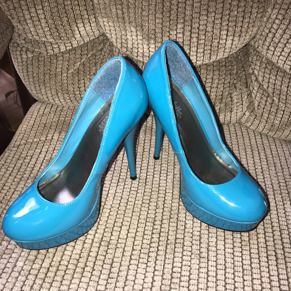 Charlotte Russe indigo patent leather heel